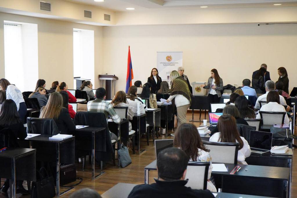 70 անձ դիմել է՝ մարզերում նոտար նշանակվելու համար