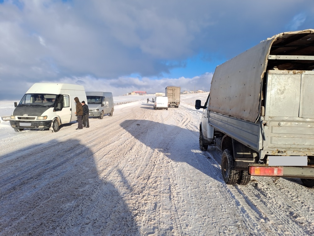 Փրկարարները մասնատել են ծառերը և հեռացրել ճանապարհից
