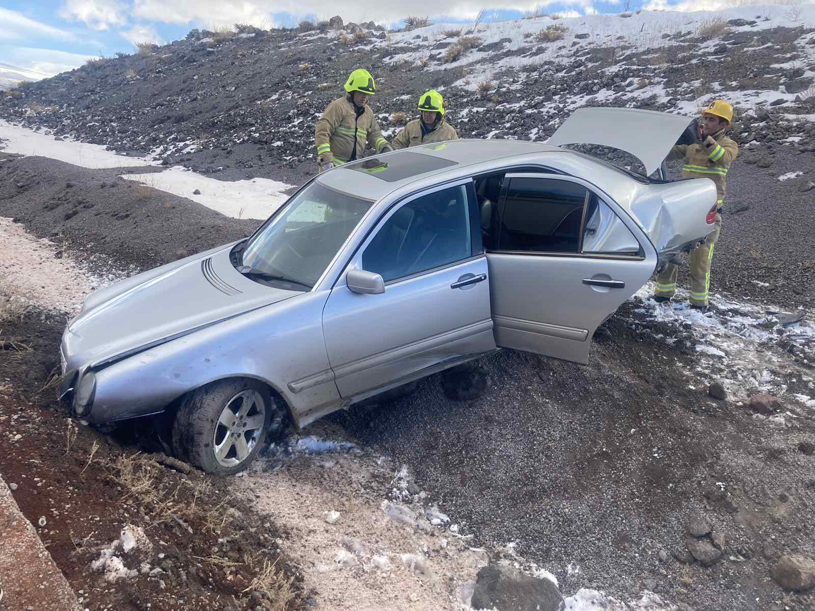 Երևան-Գյումրի ճանապարհին ավտոմեքենան դուրս է եկել ճանապարհի երթևեկելի հատվածից և կողաշրջվել