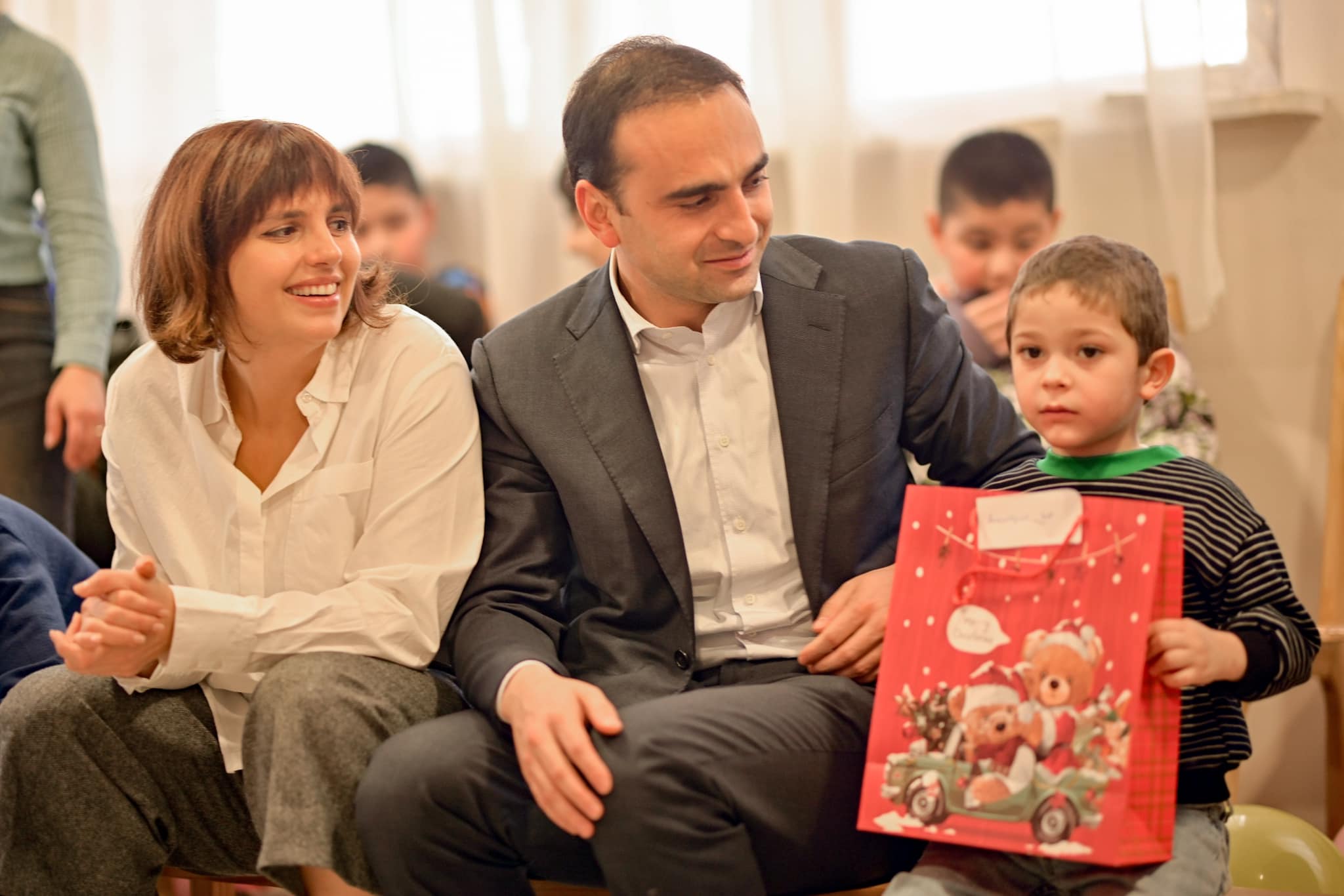 Քաղաքապետարանի ամանորյա հերթական նախաձեռնությունն այս անգամ «Քայլ առաջ» սոցիալական ՀԿ-ի փոքրիկների համար էր