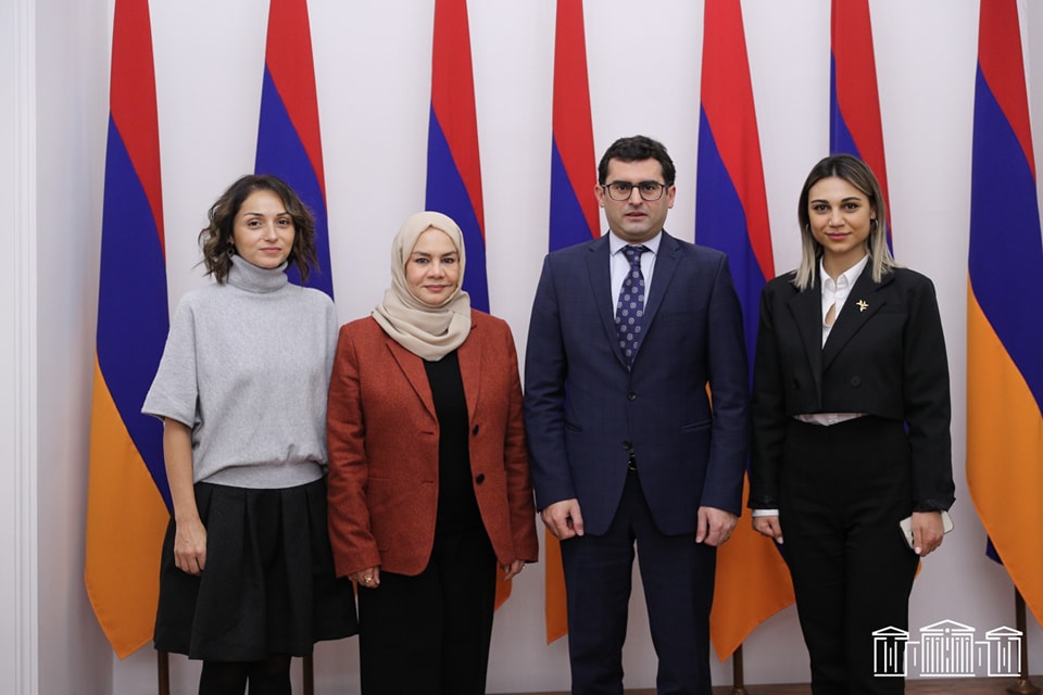 Հակոբ Արշակյանն ԱՄԷ դեսպանի հետ հանդիպմանը համոզմունք է հայտնել, որ երկու երկրների խորհրդարանների միջև կապերի նոր էջ կբացվի