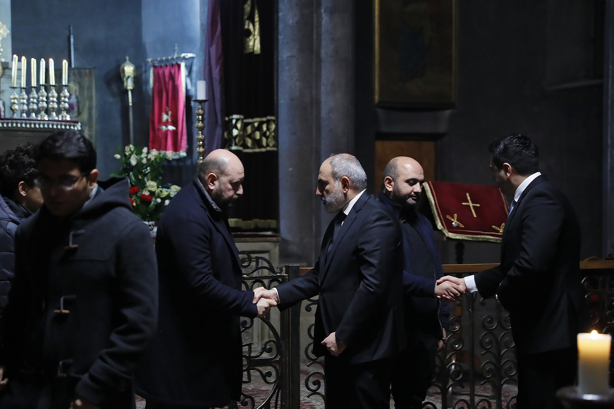Վարչապետը ներկա է գտնվել Բաբկեն Արարքցյանի հոգեհանգստի արարողությանը