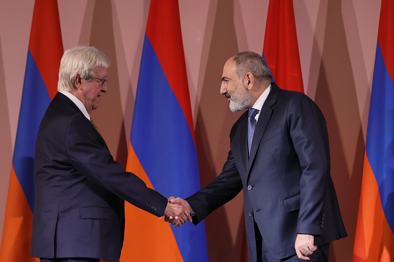 ՀՀ ապագայի ռազմավարական պլանավորումն ու ապահովումը տեսնում ենք կրթության և գիտության մեջ. վարչապետը մասնակցել է ԳԱԱ-ի 80-ամյակին նվիրված նիստին և հանձնել մրցանակներ