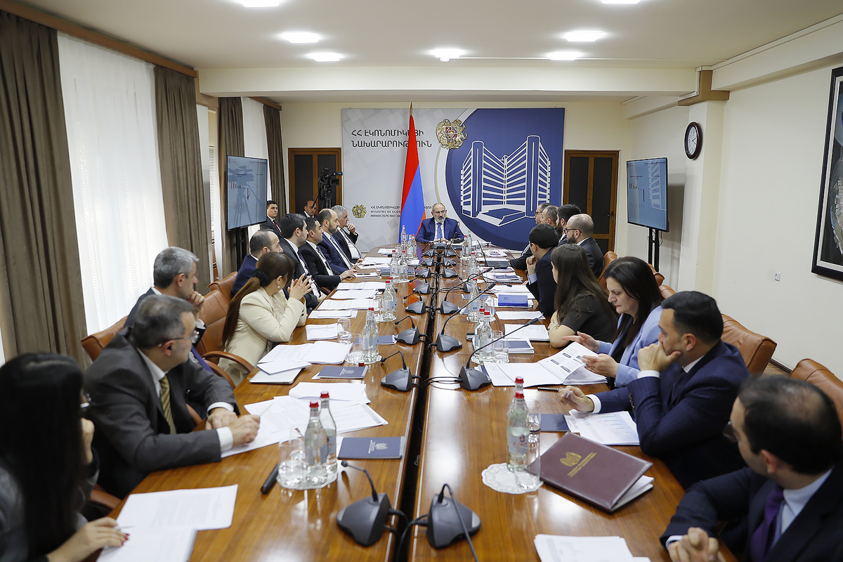 Կառավարության թիրախը պետք է շարունակի մնալ տարեկան 7-9 տոկոս տնտեսական աճը. վարչապետին է ներկայացվել Էկոնոմիկայի նախարարության 2023թ. գործունեության հաշվետվությունը
