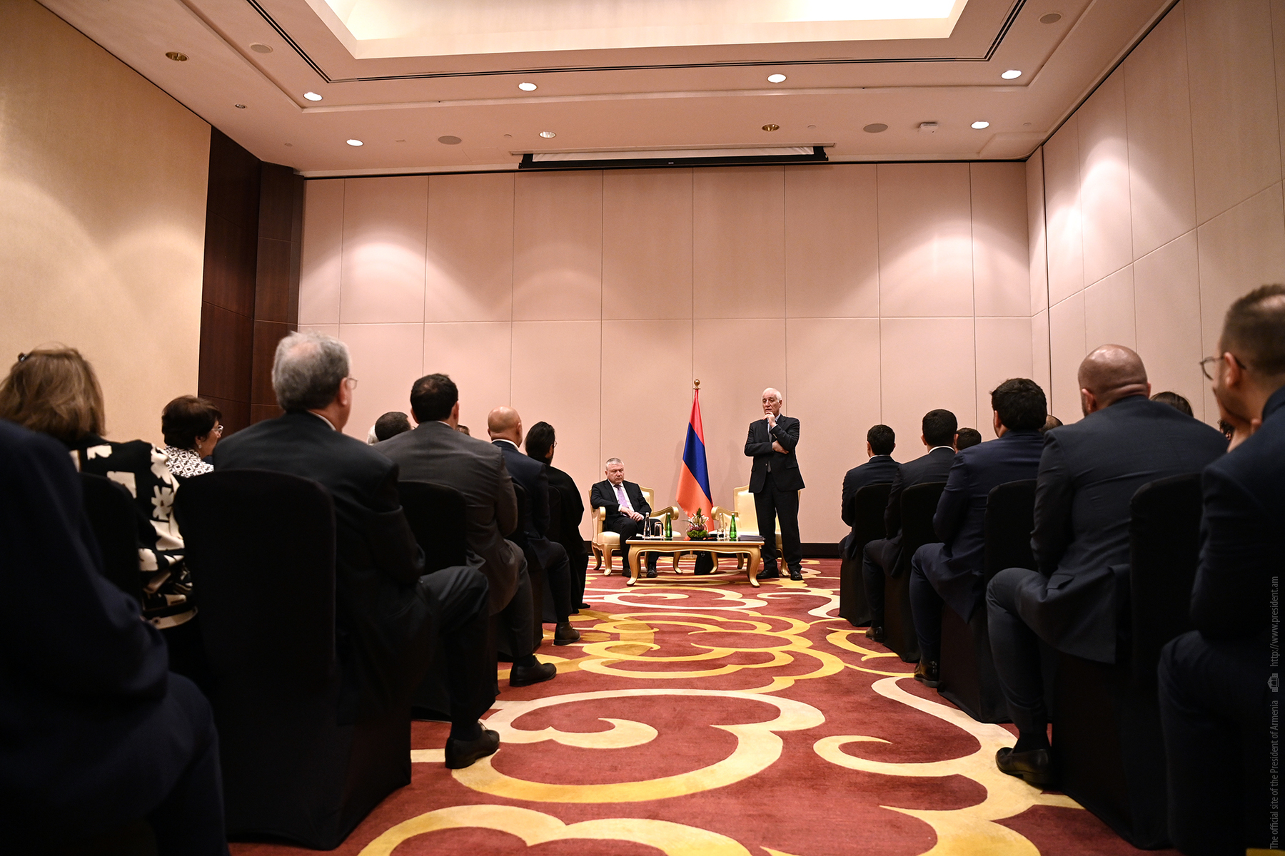 Վահագն Խաչատուրյանը ԱՄԷ-ում հանդիպել է հայ համայնքի ներկայացուցիչների հետ