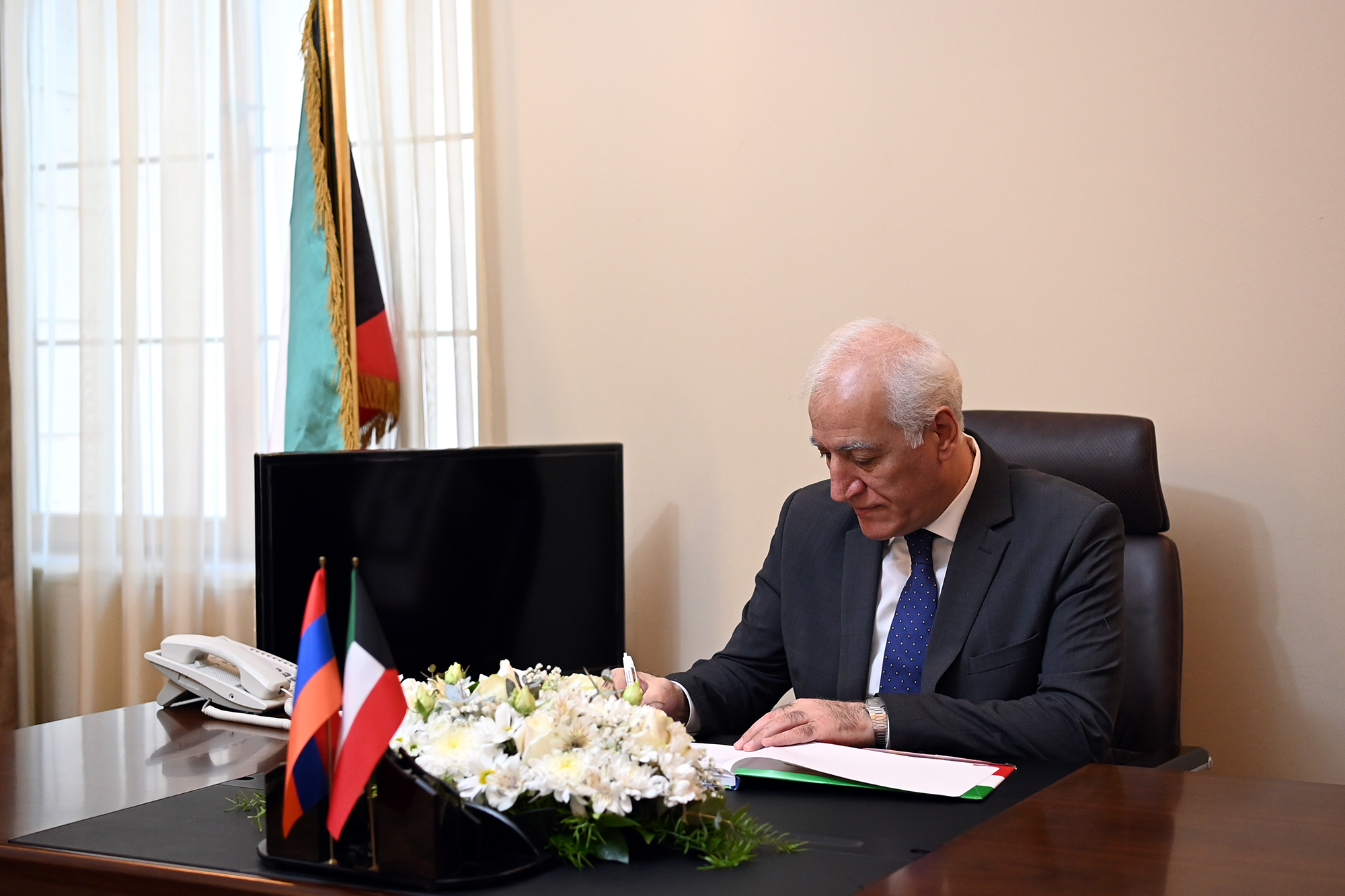 Նախագահը գրառում է կատարել Հայաստանում Քուվեյթի դեսպանատանը բացված սգո մատյանում