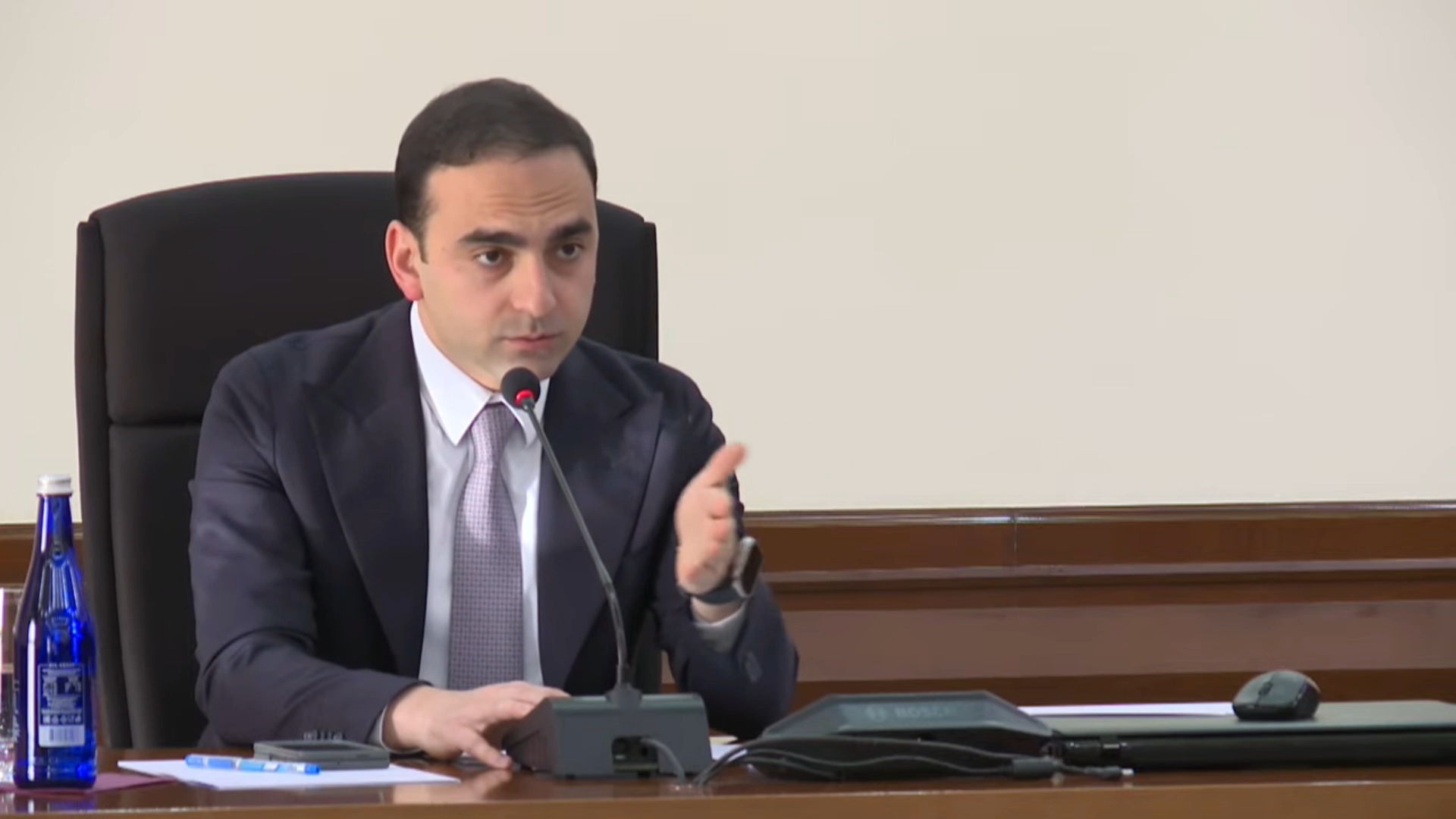 Մաքուր պահել ճանապարհի ինչպես երթևեկելի հատվածները, այնպես էլ մայթերը. Տիգրան Ավինյան