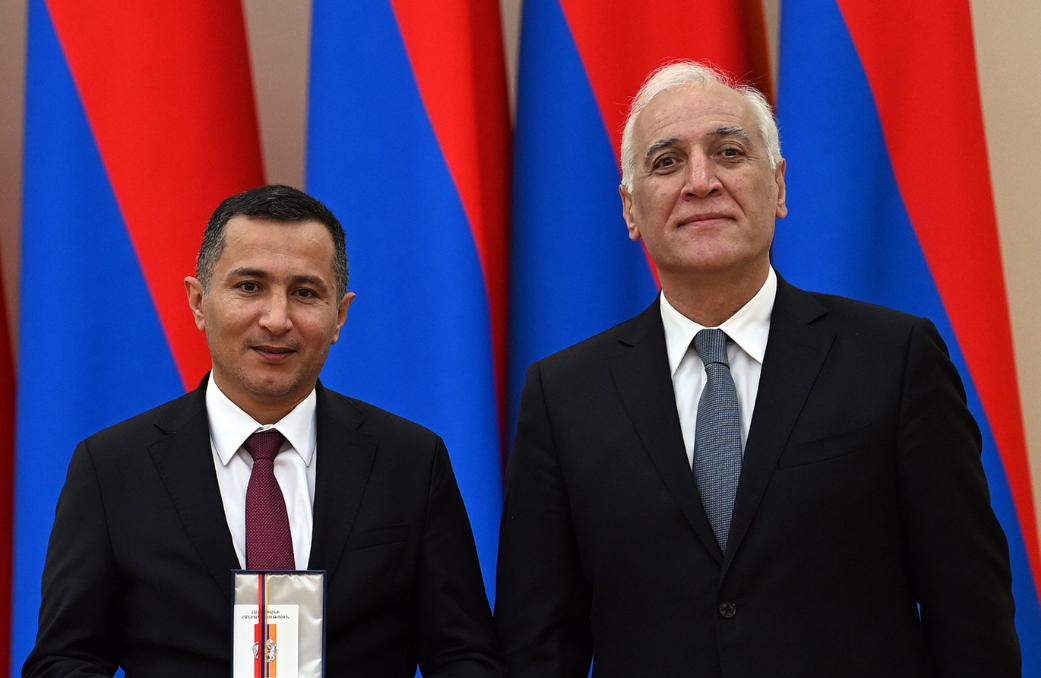 Վահագն Խաչատուրյանը Սյունիքի մարզպետին պարգևատրվել է Մխիթար Գոշի մեդալով