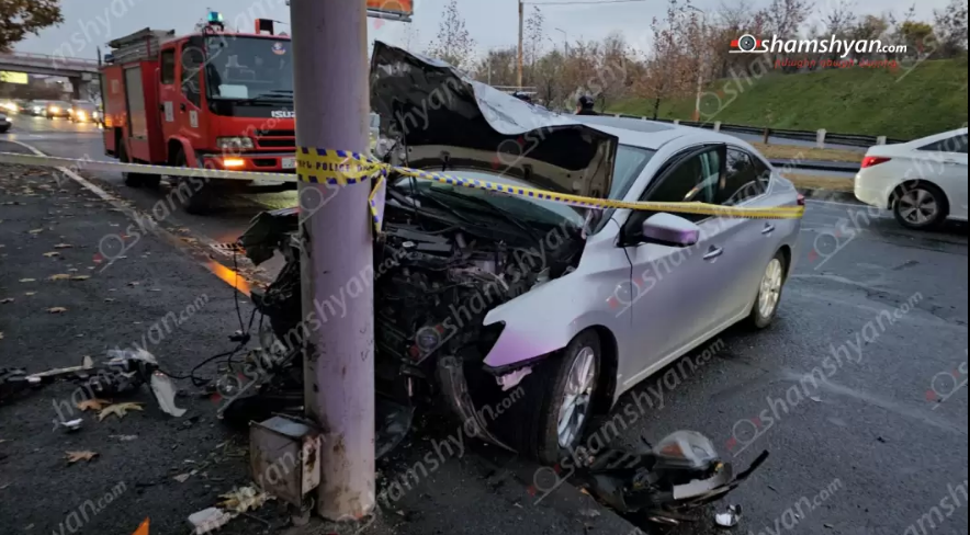 Toyota-ին բախվելուց հետո Nissan-ը կոտրել է ծառն ու հայտնվել հանդիպակաց երթևեկելի գոտում. կան վիրավորներ