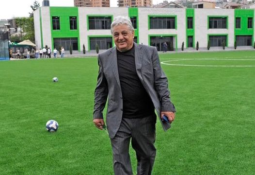 ՀՖՖ-ն շնորհավորել է Խորեն Հովհաննիսյանին