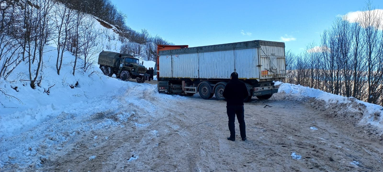 Փրկարարներն արգելափակումից դուրս են բերել ավտոմեքենաները