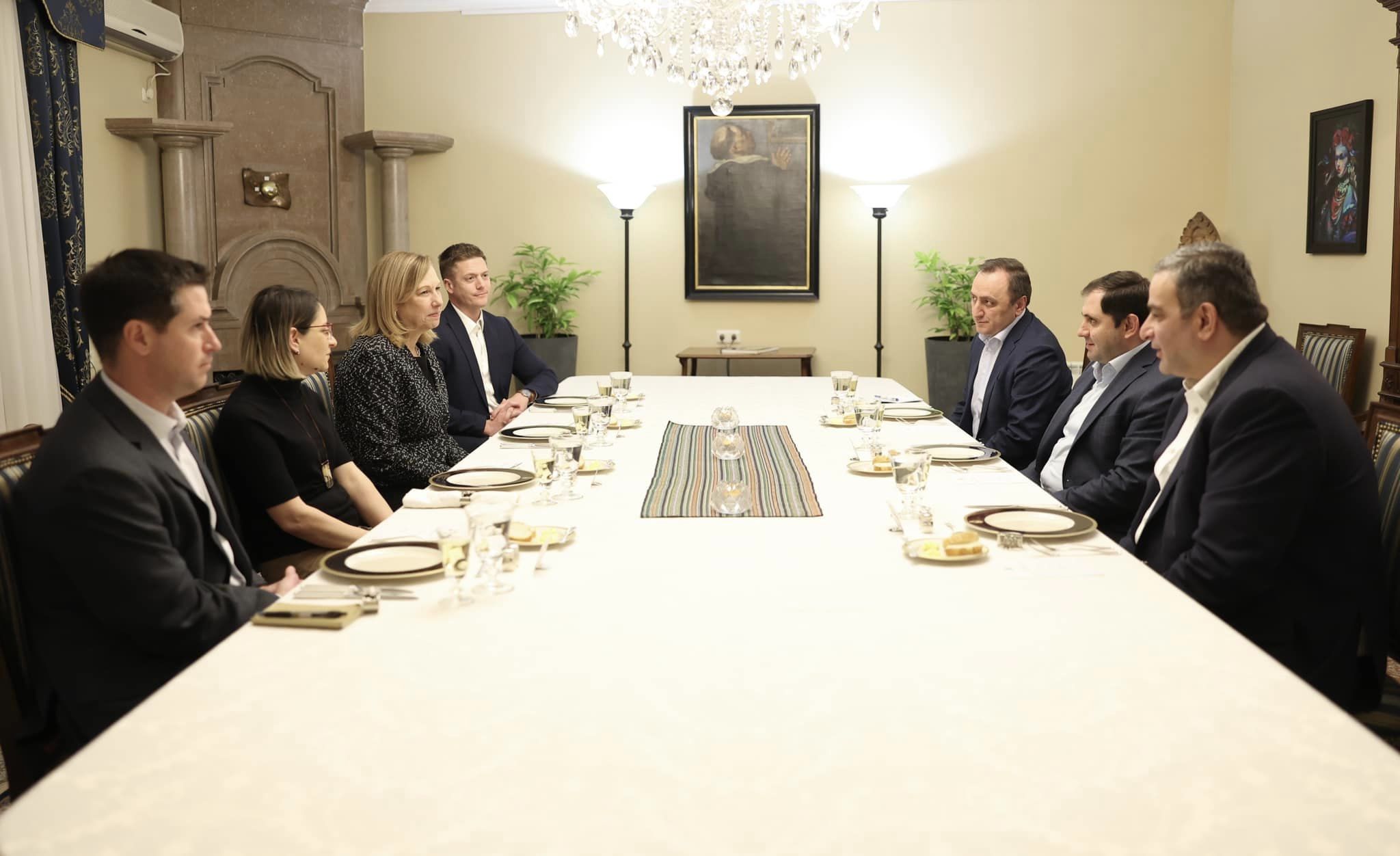 Սուրեն Պապիկյանը Քրիստինա Քվինի հետ քննարկել է պաշտպանության բնագավառում հայ-ամերիկյան համագործակցությանն ու տարածաշրջանային անվտանգությանն առնչվող հարցեր