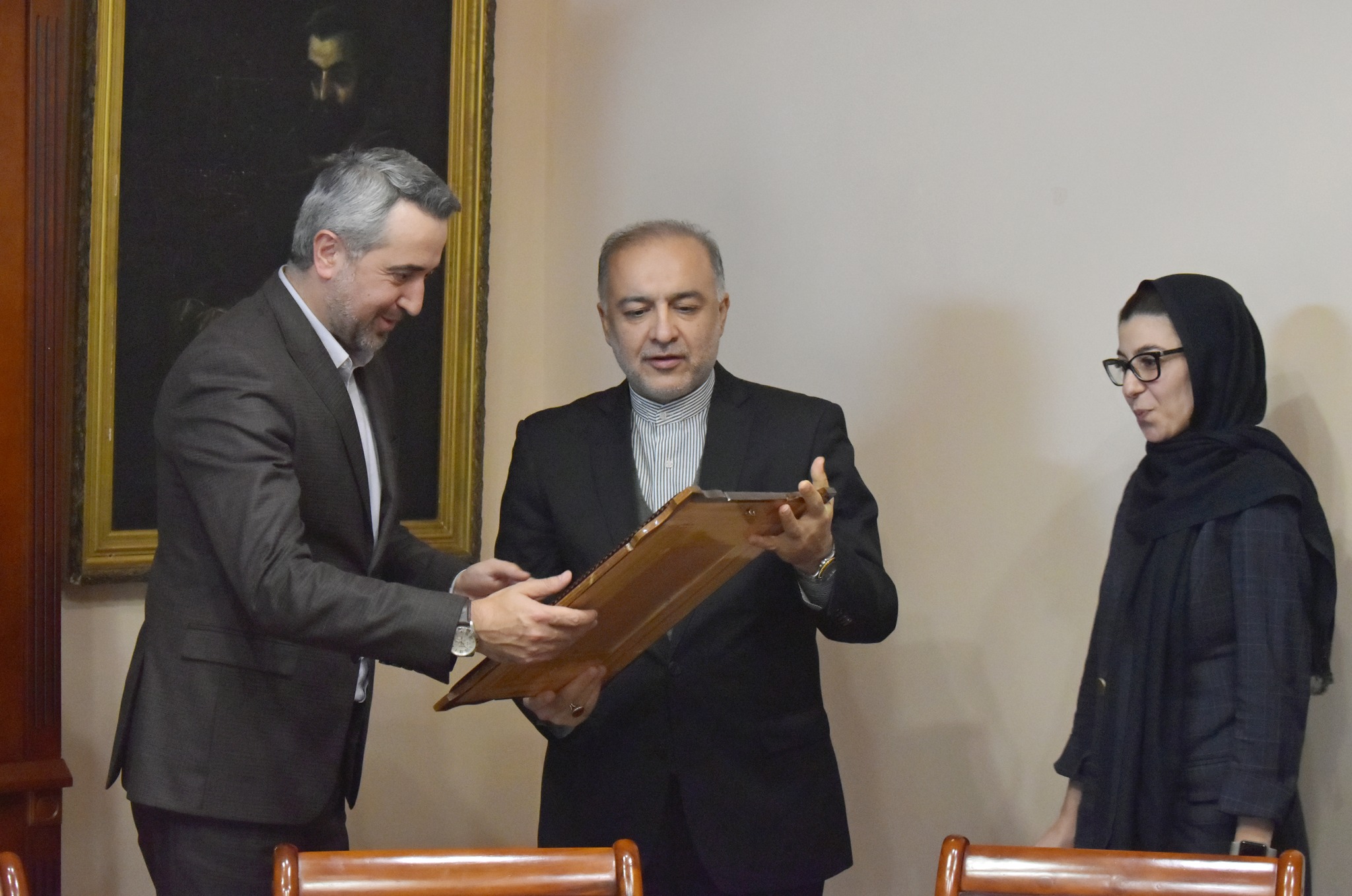 Իրանի դեսպանն ու խորհրդականն այցելել են Մատենադարան