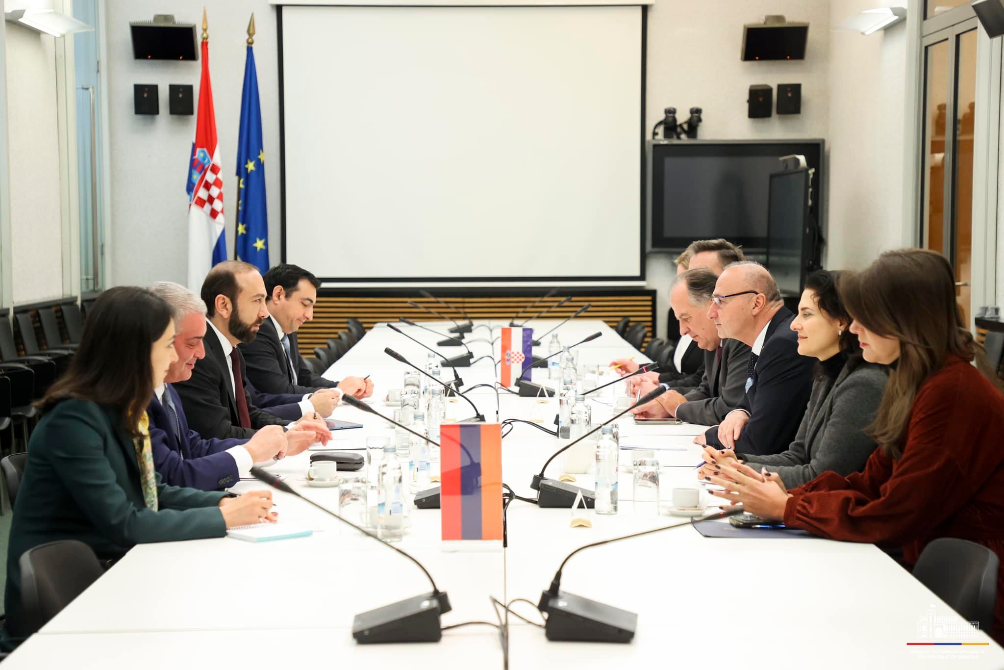 Ընթանում է Հայաստանի և Խորվաթիայի ԱԳ նախարարների՝ ընդլայնված կազմով հանդիպումը․ ինչ հարցեր կան օրակարգում