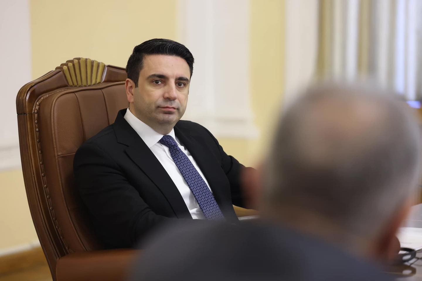ՀՀ օրհներգը վաղ թե ուշ պետք է փոխվի, նաև պետք է քննարկենք զինանշանի փոփոխության հարցը․ Ալեն Սիմոնյան