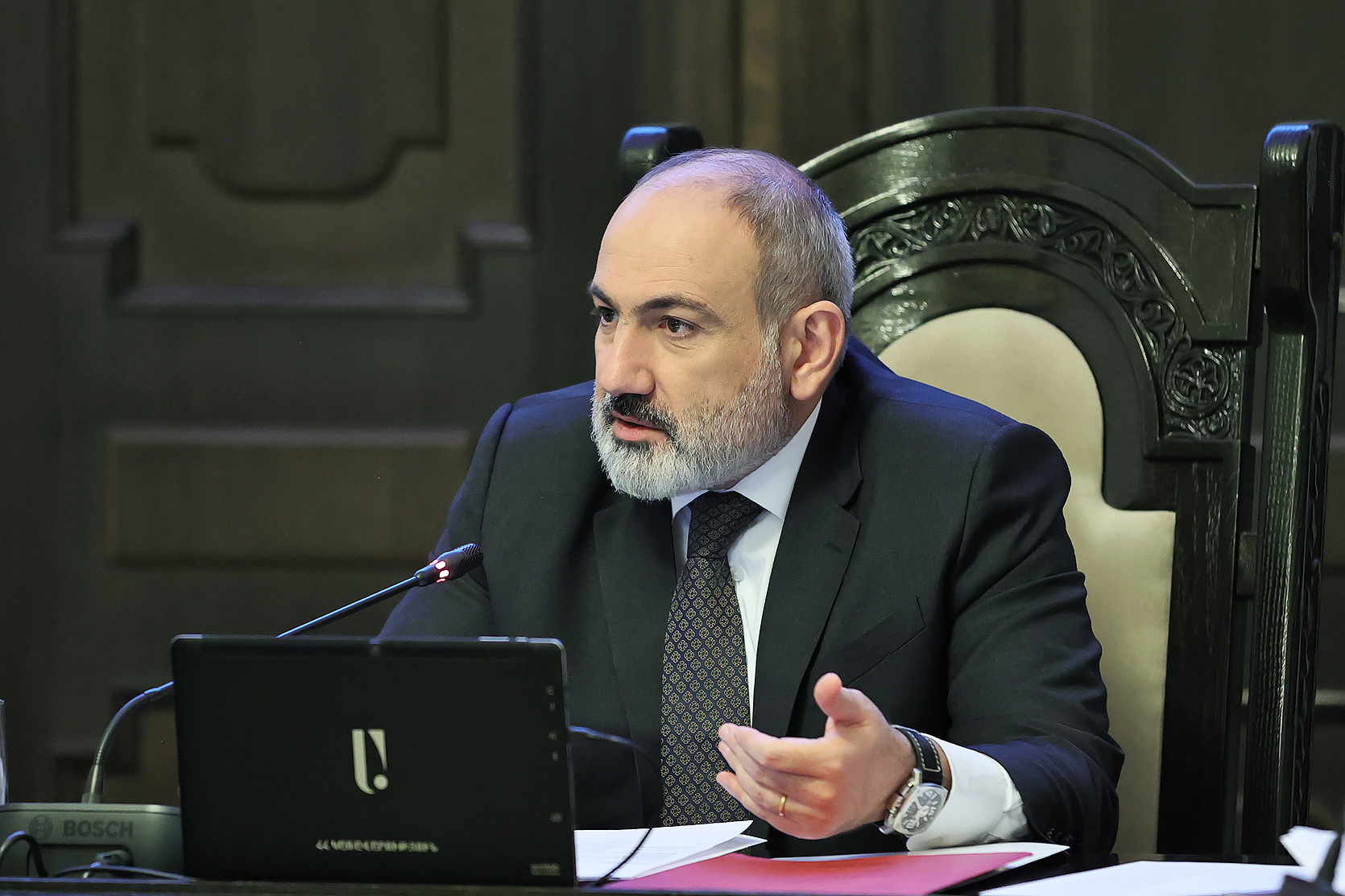 Մեզ այլևս պետք չեն պաշտոնյաներ, որոնք բարձրացնում են հարցեր, մեզ պետք են պաշտոնյաներ, որոնք լուծում են հարցեր. վարչապետ