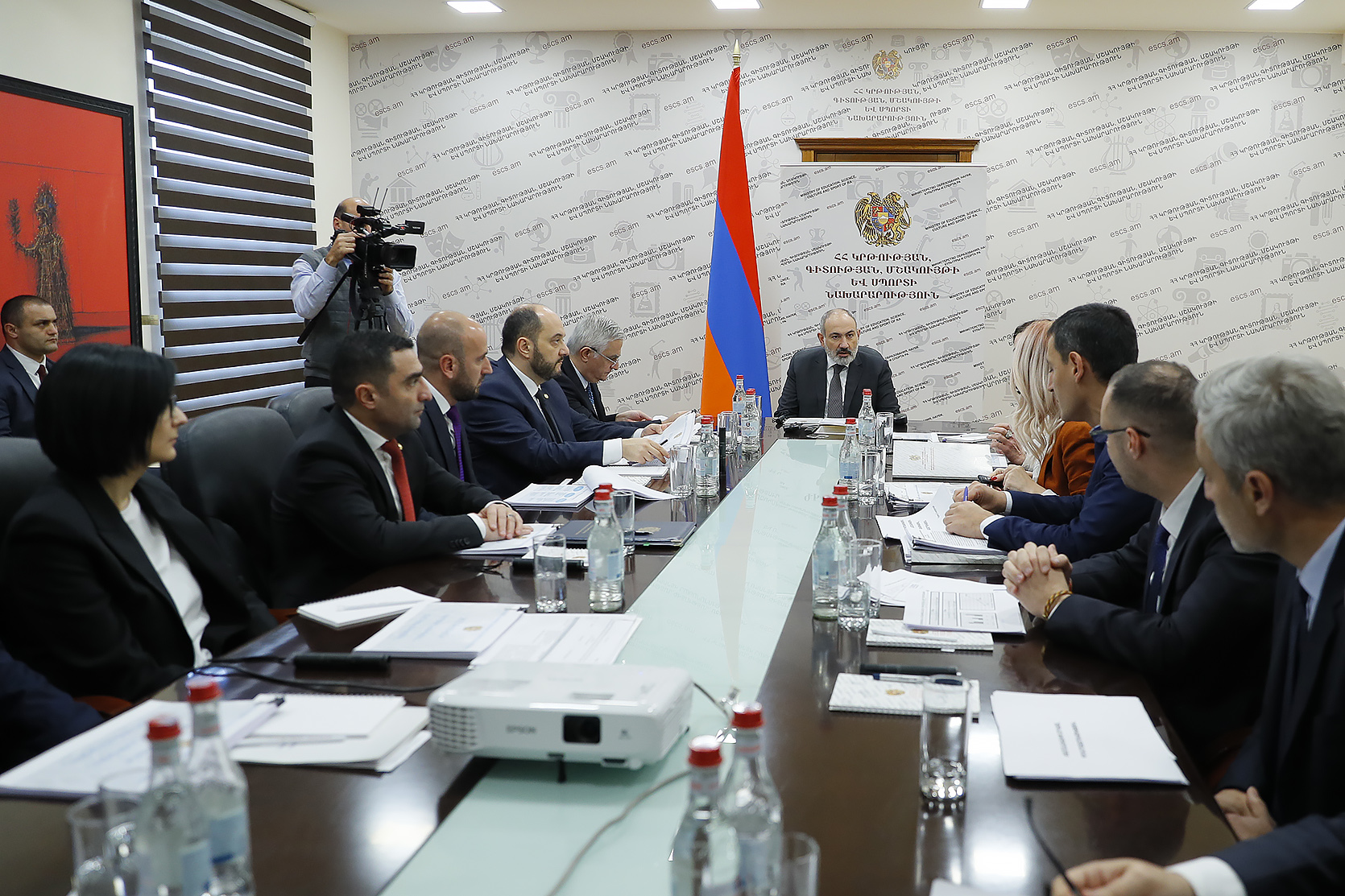 Դասագրքերը պետք է տան պետականակենտրոն ուղերձներ. վարչապետին է ներկայացվել ԿԳՄՍ նախարարության 2023 թ. գործունեության հաշվետվությունը