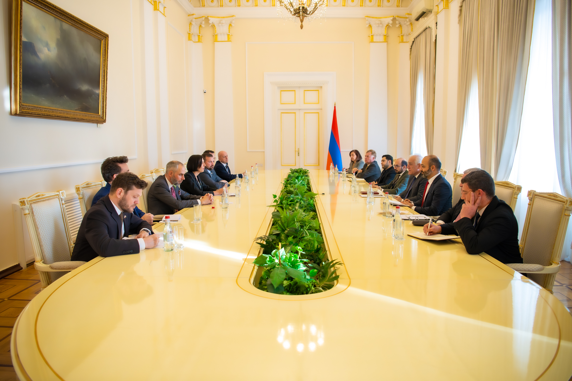 Վահագն Խաչատուրյանն ընդունել է Չեխիայի խորհրդարանի Պատգամավորների պալատի նախագահի գլխավորած պատվիրակությանը