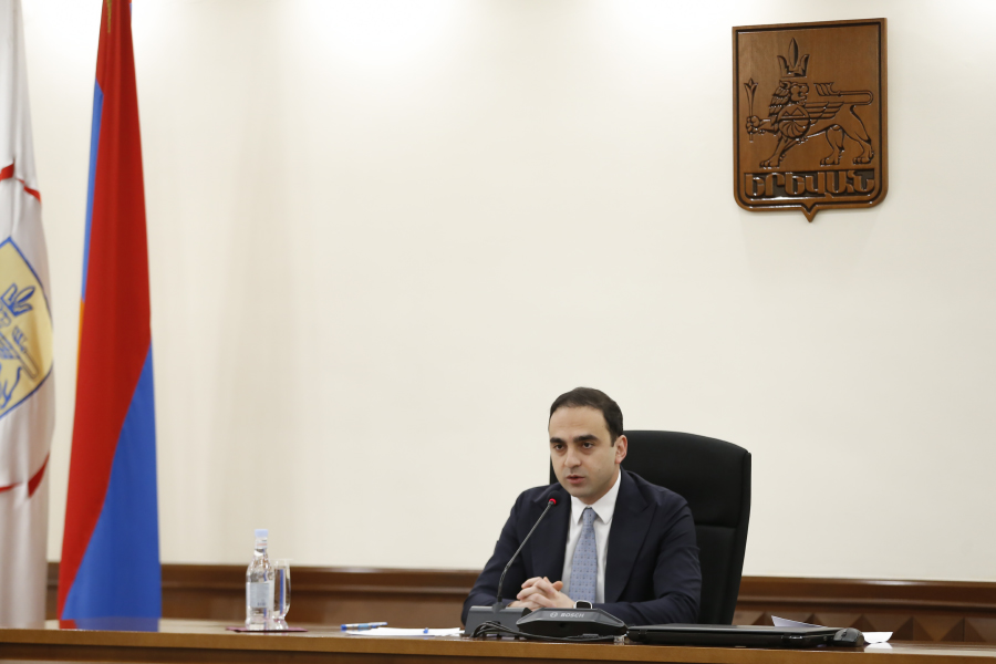 4-րդ կարգի վթարային շենքերում Երևանում որևէ մեկը չպետք է բնակվի․ Ավինյան