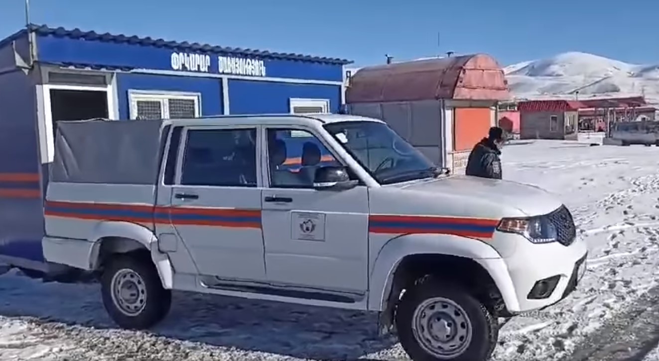 Արգելափակված տրանսպորտային միջոցներին և քաղաքացիներին օգնություն ցուցաբերելու նպատակով ՓԾ ստորաբաժանումների կողմից կազմակերպվել են առաջնային օգնության կետեր