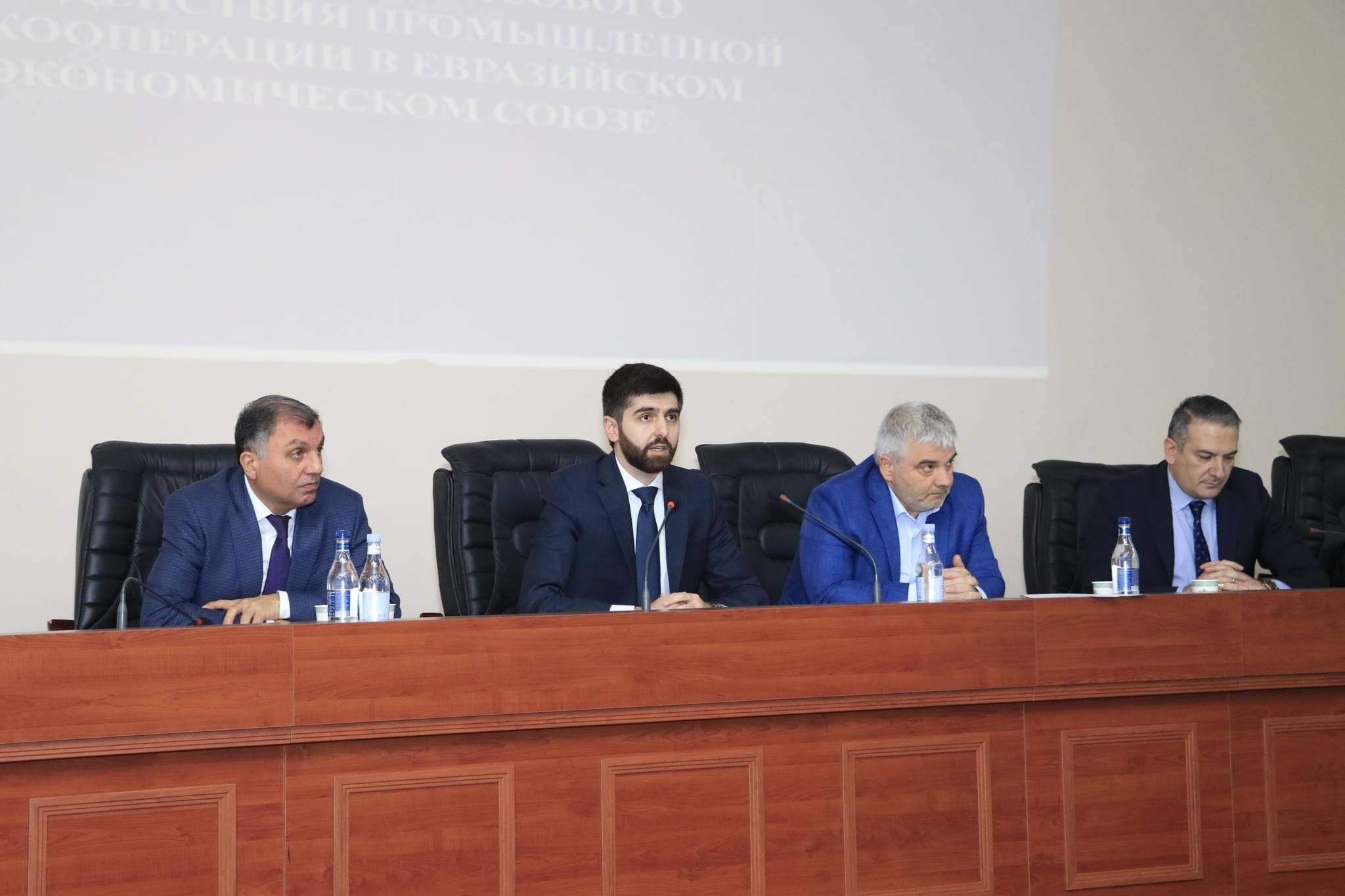 ՀՀ էկոնոմիկայի նախարարությունում կայացել է հանդիպում գործարարների և կազմակերպությունների ներկայացուցիչների հետ