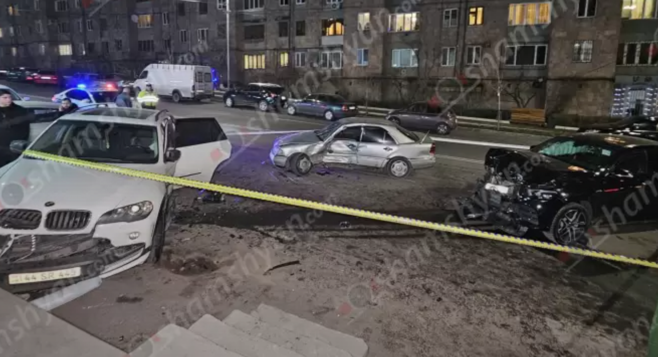 Խոշոր ավտովթար՝ Երևանում․ կան տուժածներ