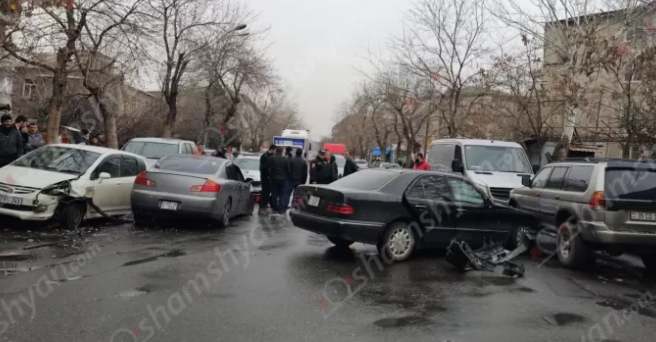 Խոշոր ավտովթար՝ Երևանում․ բախվել են 5 ավտոմեքենաներ