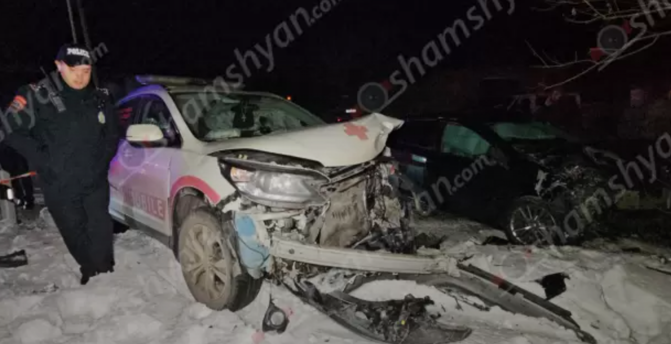 Խոշոր ավտովթար՝ Հրազդանում․ բախվել են Toyota-ն ու «Մուրացան» ծննդատան Honda-ն, կան տուժածներ