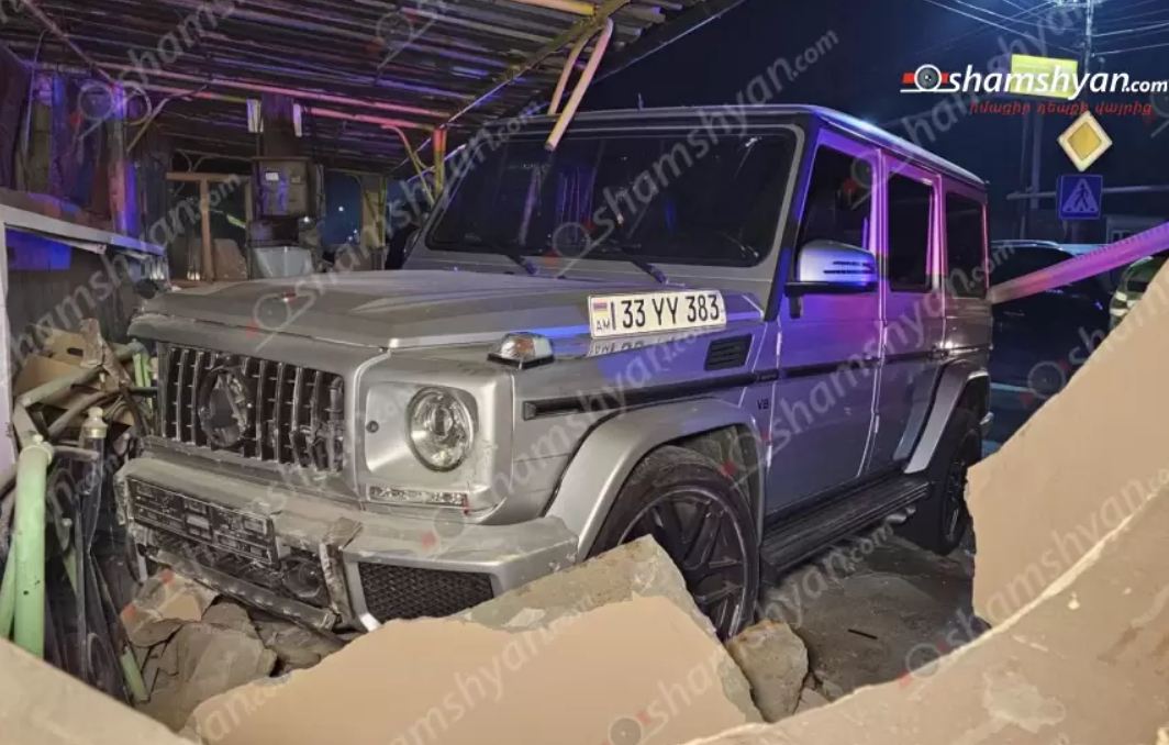 Խարբերդում բախվել են Mercedes G-ն ու Chevrolet Volt-ը․ կա վիրավոր
