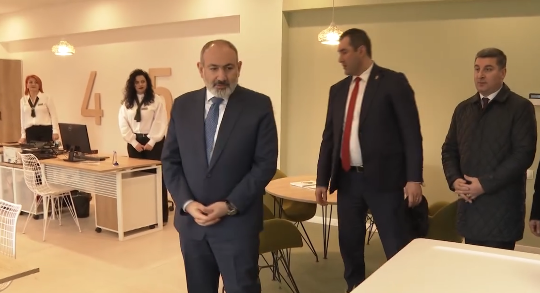 Վարչապետն այցելել է Արաքսի համայնքապետարանի շենքում հիմնված Քաղաքացիների սպասարկման գրասենյակ