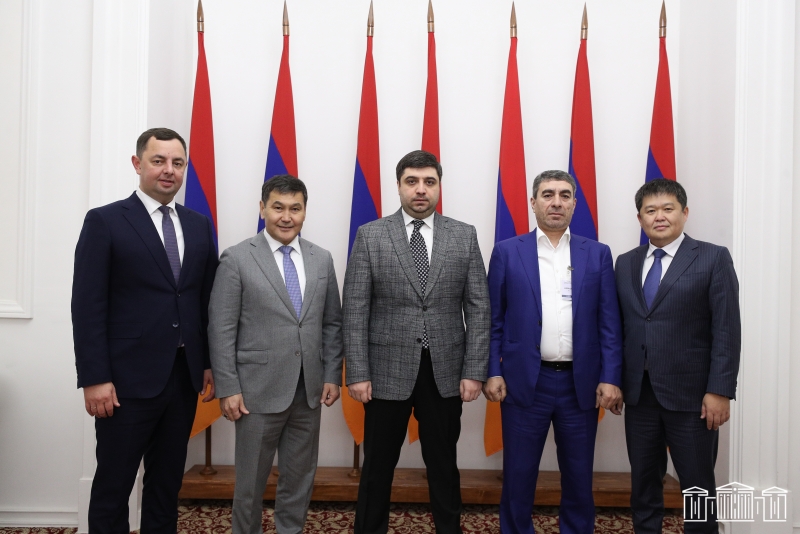 Վաղարշակ Հակոբյանը հանդիպել է Ղազախստանից ժամանած գործարարների հետ