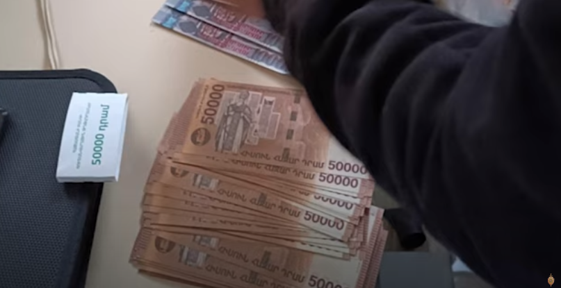 Հայտնաբերվել են հուշանվեր փողեր ու թմրանյութ. Մասիսի ոստիկանների բացահայտումը
