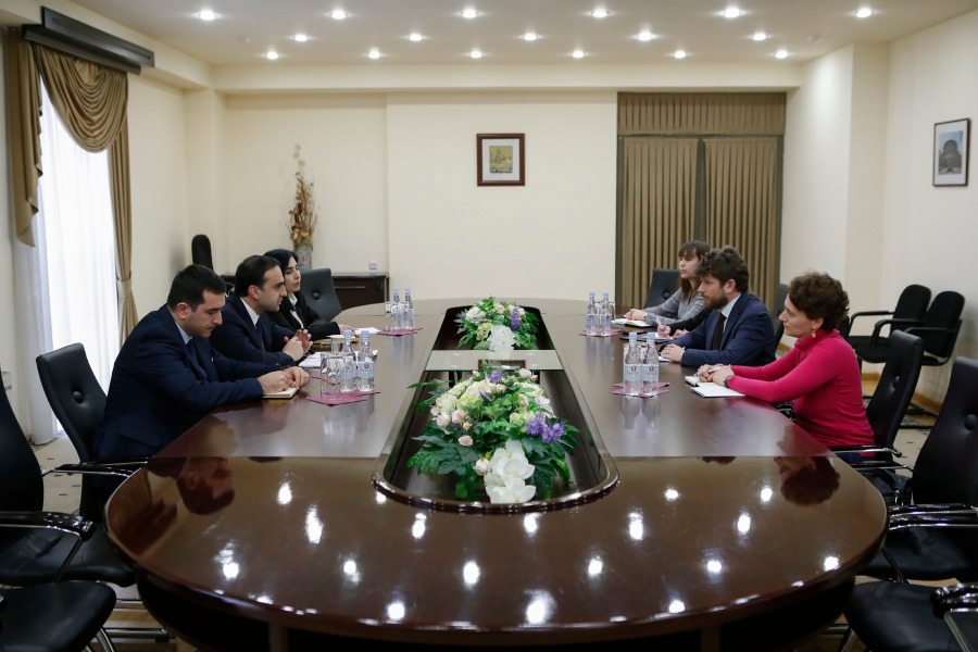 Տիգրան Ավինյանն ընդունել է ՀՀ-ում  Ֆրանսիայի Հանրապետության արտակարգ և լիազոր դեսպան Օլիվիե Դըկոտինյիին