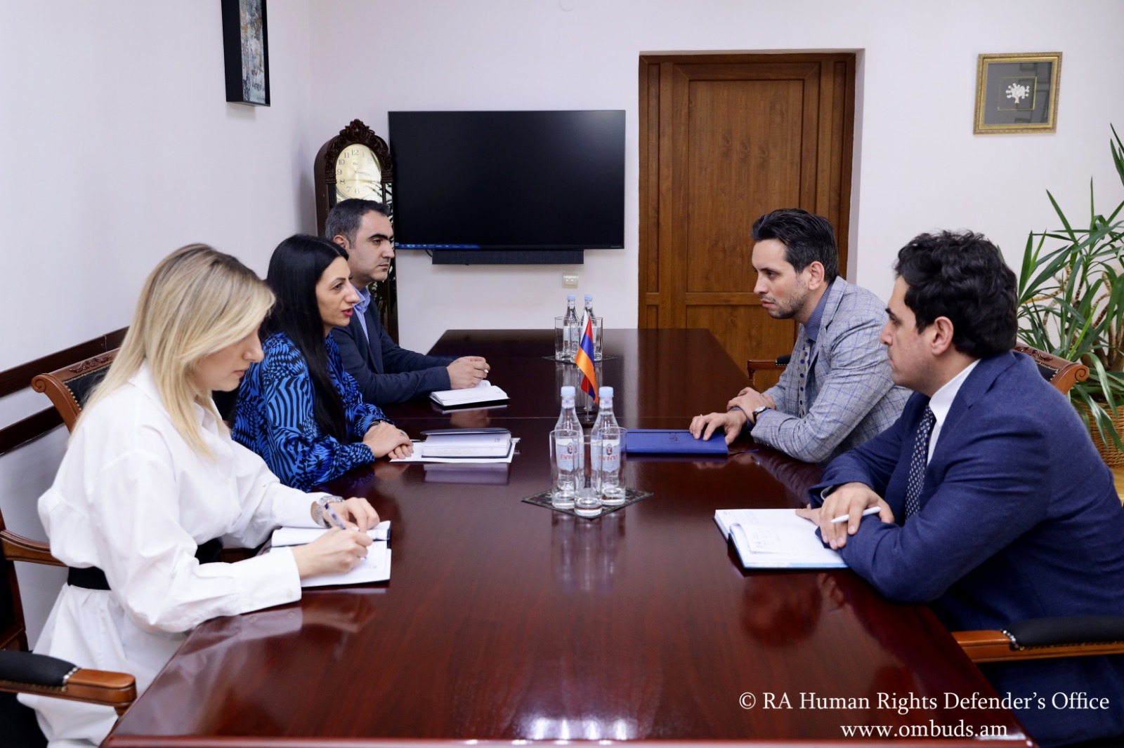 Անահիտ Մանասյանն Ազգային ժողովրդավարական ինստիտուտի ներկայացուցիչների հետ հանդիպմանն անդրադարձել է ադրբեջանական գործողությունների հետևանքով մարդու իրավունքների խախտումներին