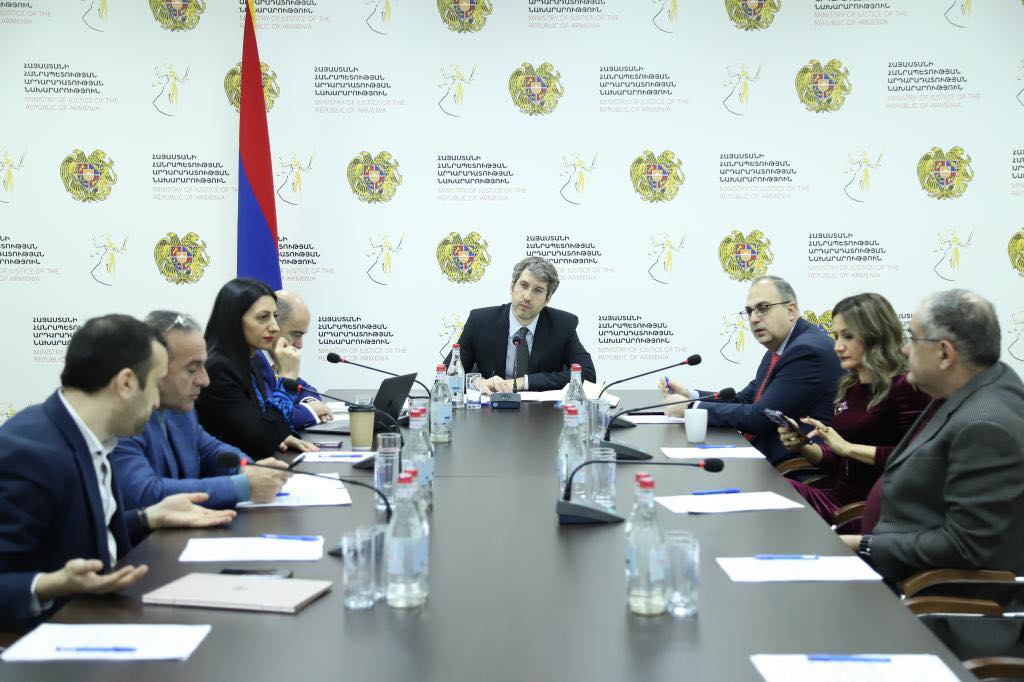 Սահմանադրական բարեփոխումների խորհրդին է ներկայցվել սահմանադրական փոփոխությունների և նոր սահմանադրությունների ընդունման միջազգային փորձը