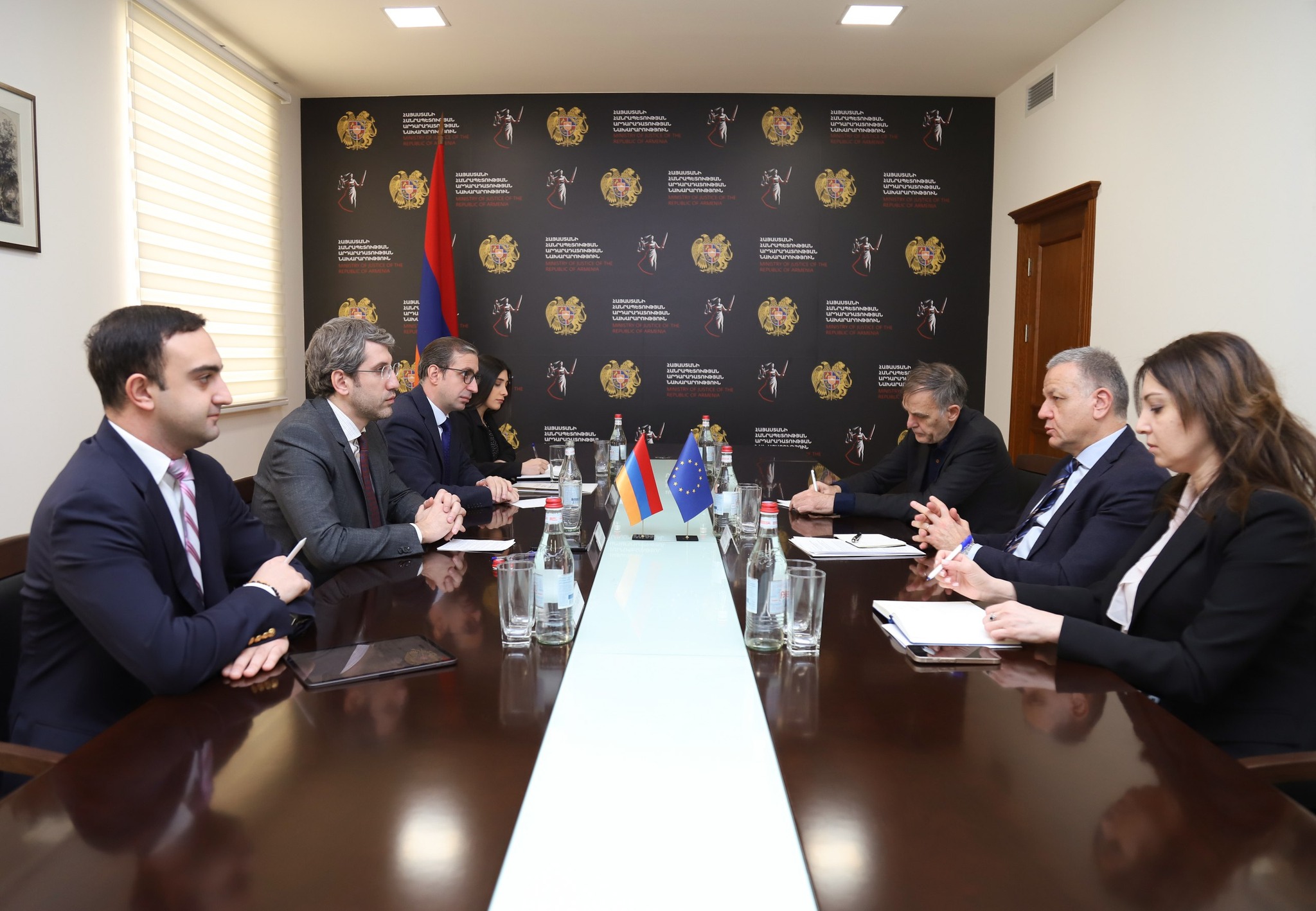 Գրիգոր Մինասյանը ԵՄ դեսպան Վասիլիս Մարագոսի հետ քննարկել է արդարադատության ոլորտի բարեփոխումները ու ԵՄ աջակցությամբ իրականացվող ծրագրերը