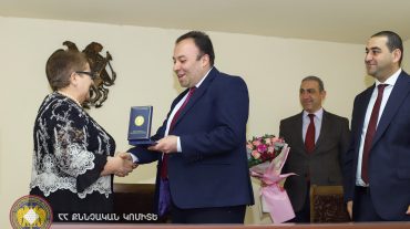 «Վաստակի համար» մեդալ՝ ՀՀ քննչական կոմիտեի Շիրակի մարզային քննչական վարչության աջակցող բաժնի պետին