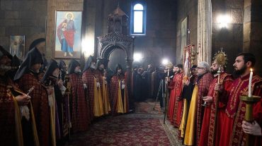 Փետրվարի 14-ին` եկեղեցիներում մատուցվելիք Սուրբ Պատարագի ավարտին, կկատարվի նորապսակ զույգերի օրհնության կարգ