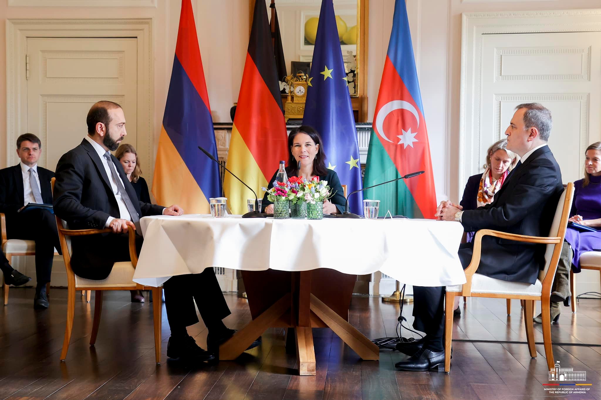 Մեկնարկել է Հայաստանի, Գերմանիայի և Ադրբեջանի ԱԳ նախարարների եռակողմ հանդիպումը