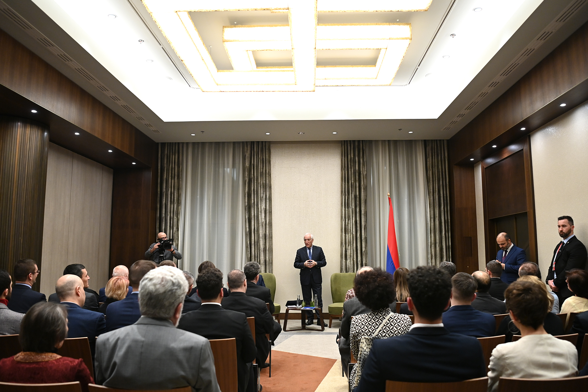 Նախագահը հանդիպել է Հունգարիայի հայկական համայնքի ներկայացուցիչների հետ