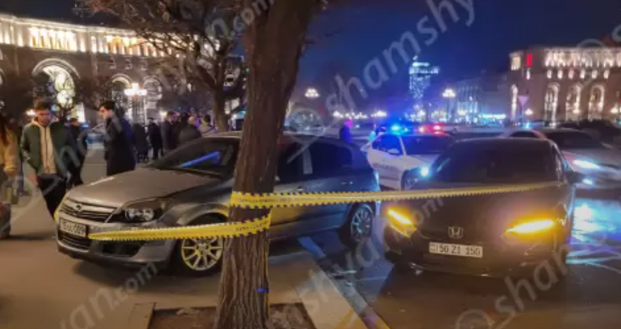 Հանրապետության հրապարակում բախվել են Honda-ն ու Opel-ը․ կա տուժած