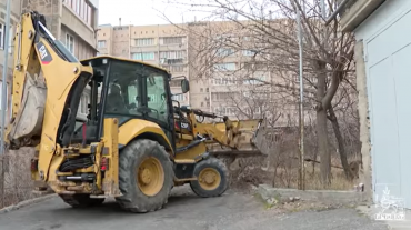 Երևանյան բակերը շարունակում են մաքրվել ապօրինի զավթված տարածքներից