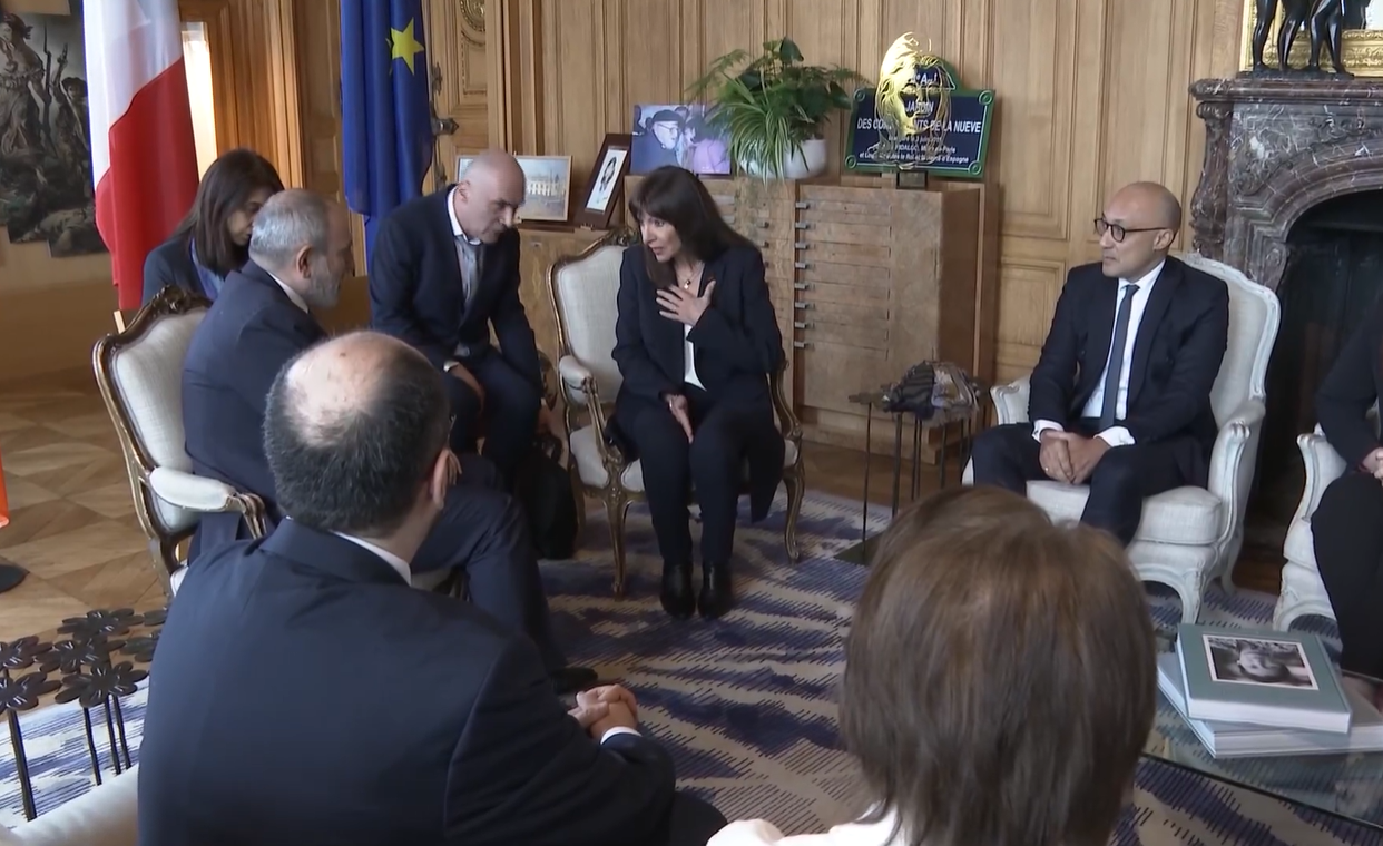 Փարիզի քաղաքապետի հետ քննարկեցինք Երևանի և Փարիզի միջև տարբեր ոլորտներում համագործակցության հետագա զարգացմանը վերաբերող մի շարք հարցեր․ Փաշինյան