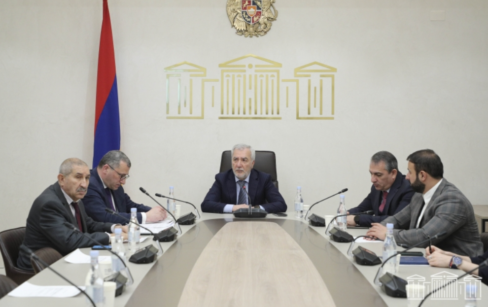 Առաջարկվում է սահմանել մարտական խնդիրների իրականացման, պլանավորման կամ վերահսկողության գործառույթներ չունեցող, պաշտոններ զբաղեցնող պայմանագրային զինծառայողների ատեստավորման համակարգ