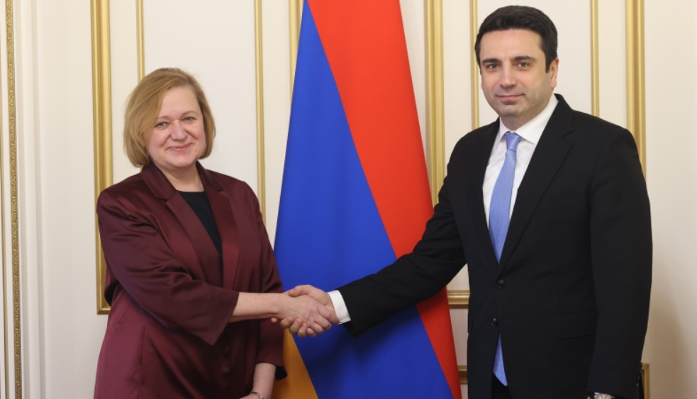 Ալեն Սիմոնյանն ընդունել է Ազգային ժողովրդավարության ինստիտուտի Եվրասիայի տարածաշրջանային տնօրեն Էվա Բուսզային
