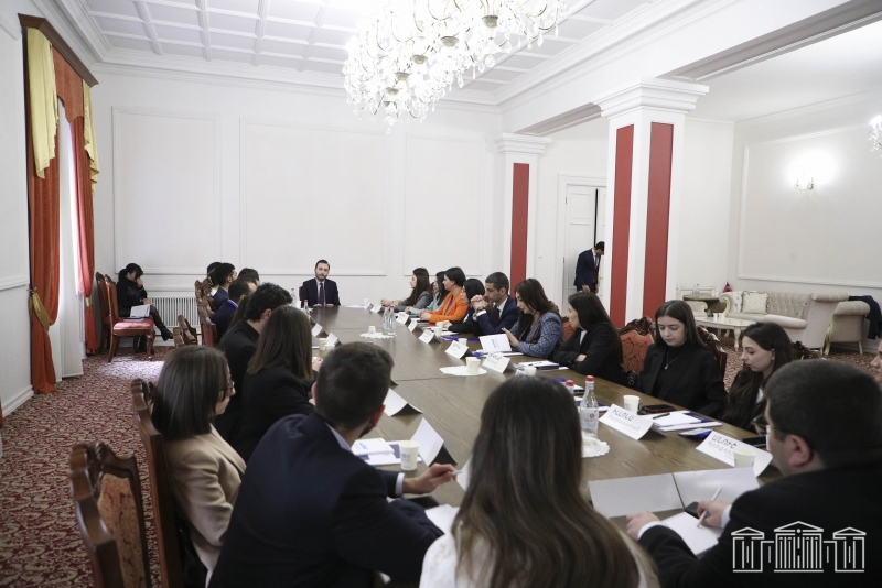 ՀՀ ԱԺ խմբակցությունների ղեկավարները հանդիպել են երիտասարդ մասնագետների հետ