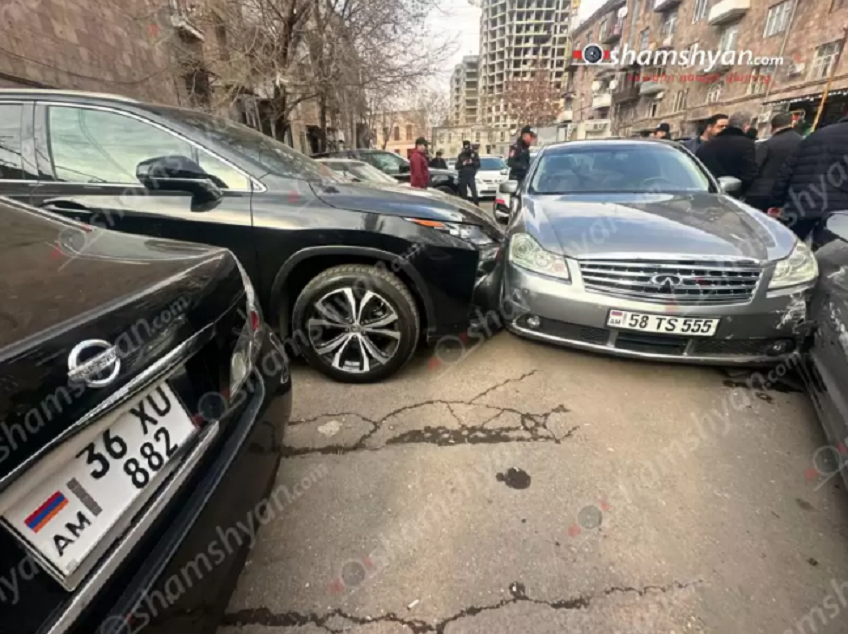 Մամիկոնյանց փողոցում բախվել է 3 ավտոմեքենա, որոնցից մեկը վրաերթի է ենթարկել հետիոտնին