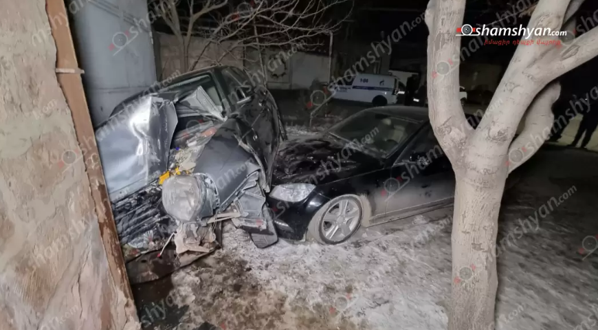Արտակարգ դեպք՝ Երևանում․ Lada-ն կոտրել է գազախողովակի սյունն ու հայտնվել Mercedes-ի վրա