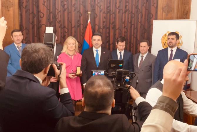 Ալեն Սիմոնյանը Եվրոպական խորհրդարանի մի խումբ պատգամավորների պարգևատրել է ԱԺ պատվո շքանշանով