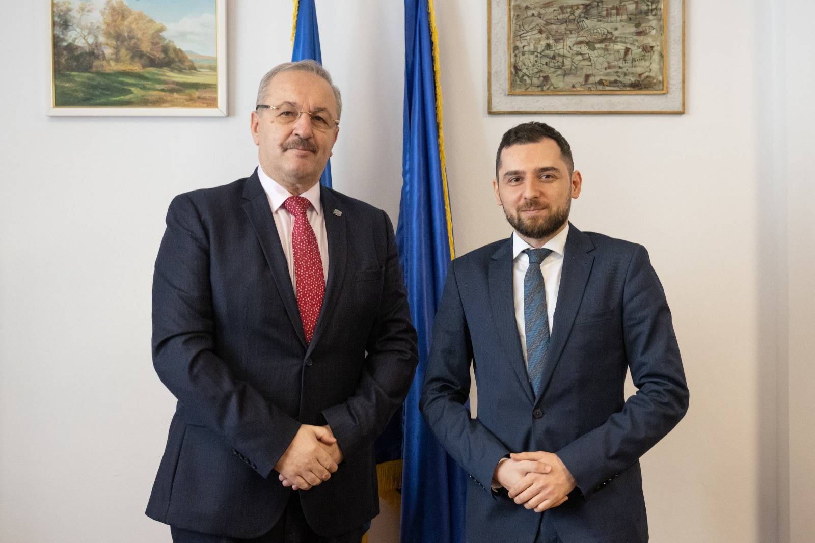 Դեսպան Տիգրան Գալստյանը հանդիպում է ունեցել Ռումինիայի Սենատի եվրոպական հարաբերությունների հանձնաժողովի նախագահ Վասիլե Դինկուի հետ